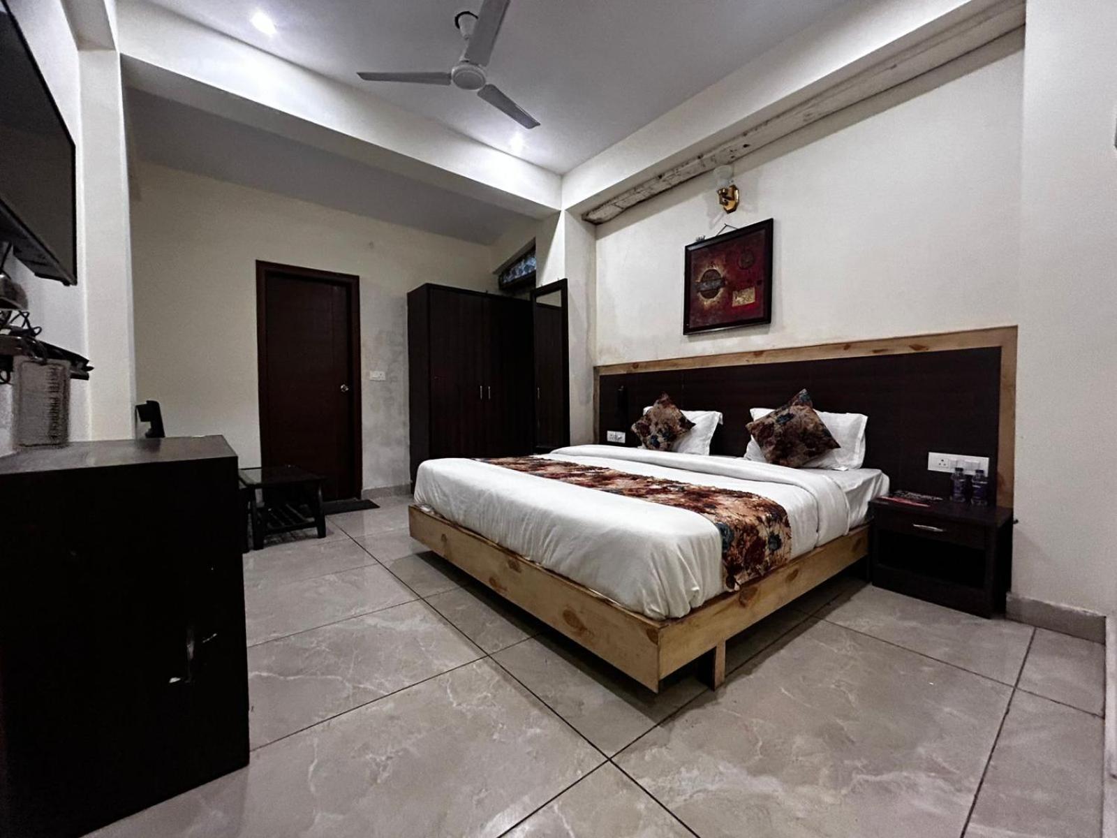 Hangout Inn Bhāgalpur Extérieur photo