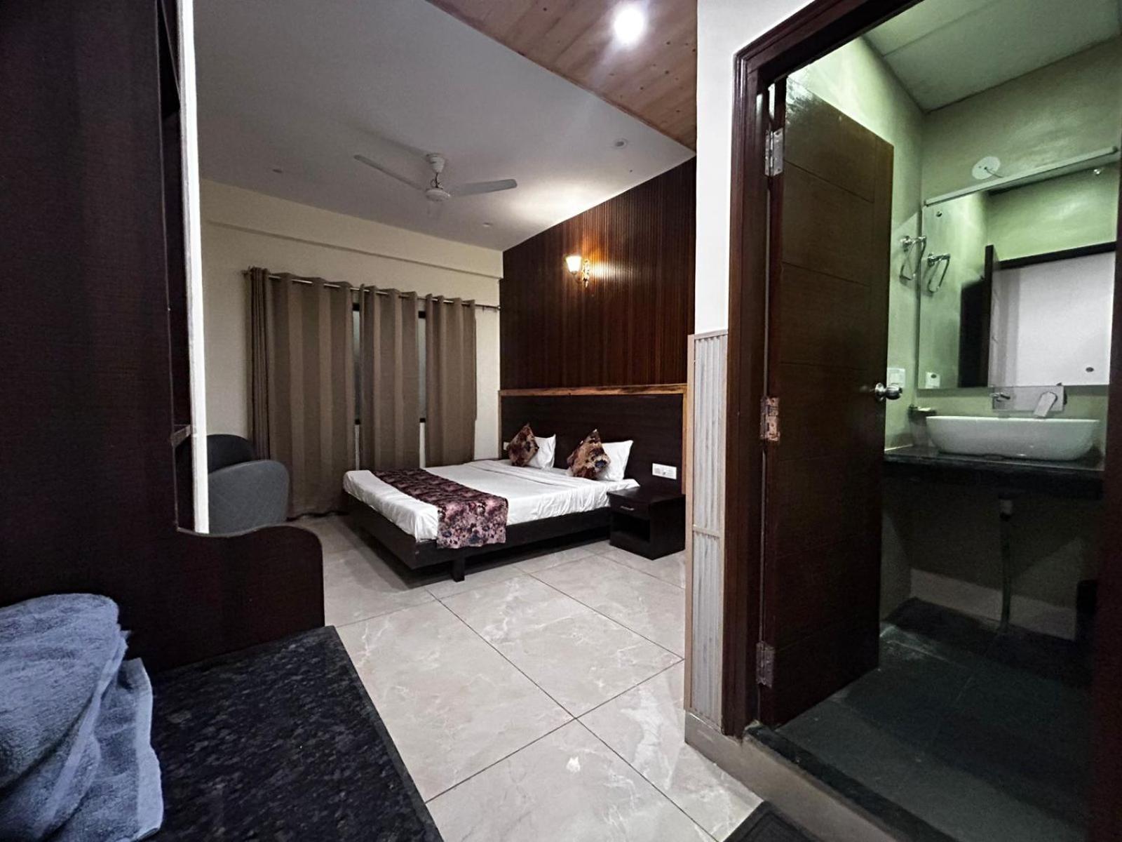 Hangout Inn Bhāgalpur Extérieur photo